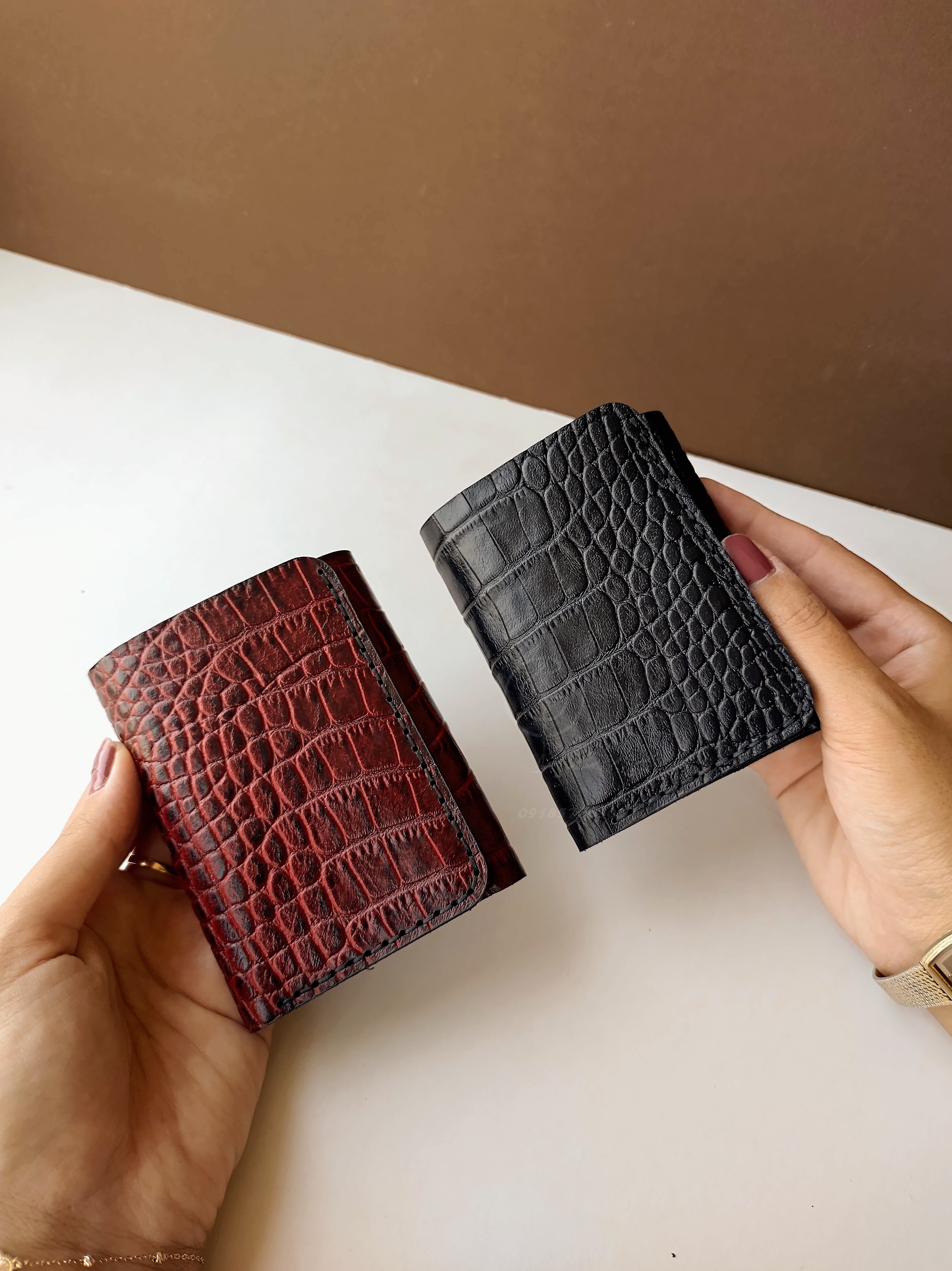 کیف پول جیبی چرم طبیعی گاوی کاملاً دستدوز